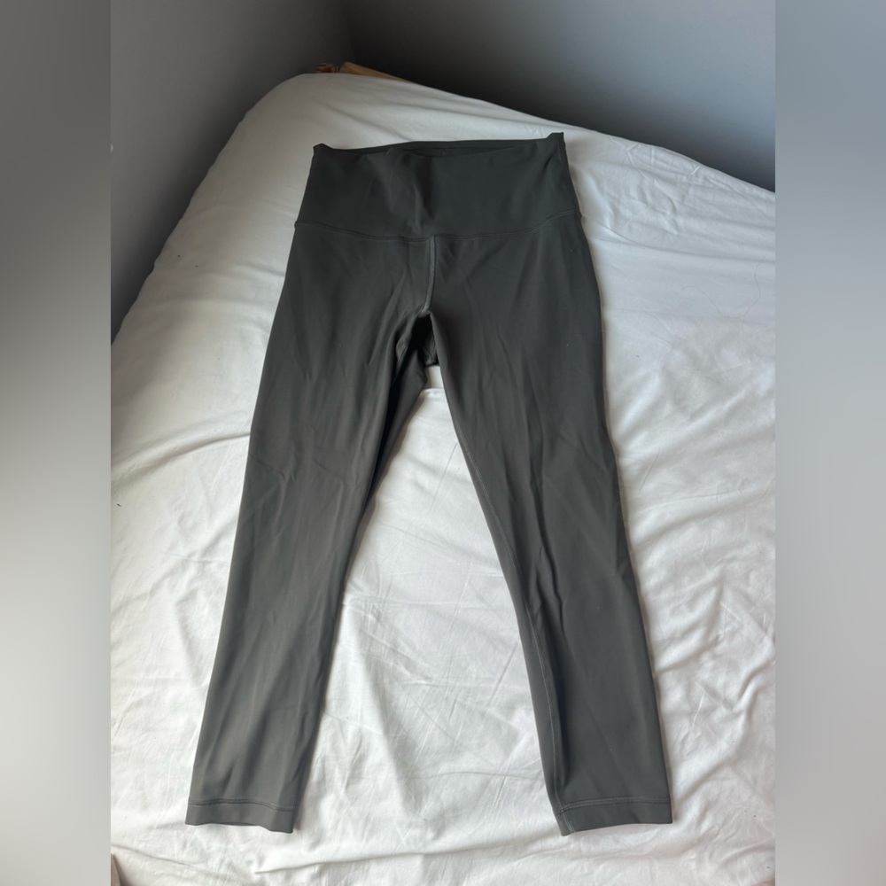 Lululemon Wunder Train Crop 23” in Carob Brown, size 10